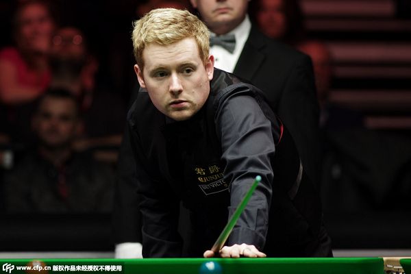 对他充满期 对他充满期